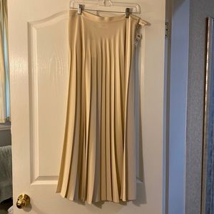 Pleated 3/4 length skirt